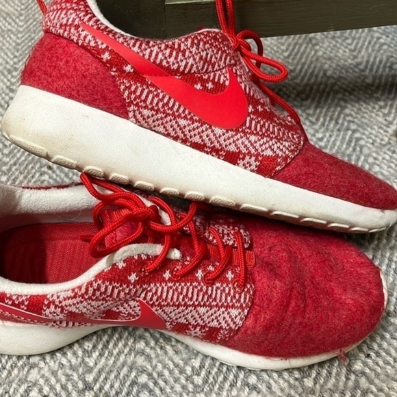 Nike‎ Roshe One Red sweater holiday winter trainers size 6.5 - Picture 1 of 5